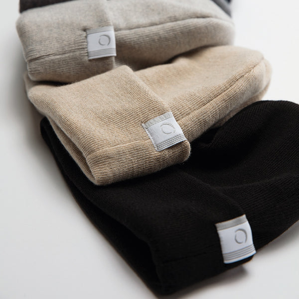 Assortiment de tuques en laine mérinos fabriqué au Canada / Assortment of merino wool toques made in Canada by Volprivé.
