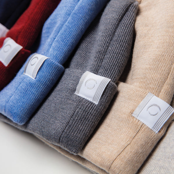 Assortiment de tuques en laine mérinos fabriqué au Canada / Assortment of merino wool toques made in Canada by Volprivé.