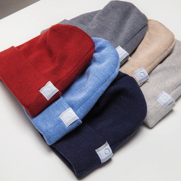 Assortiment de tuques en laine mérinos fabriqué au Canada / Assortment of merino wool toques made in Canada by Volprivé.