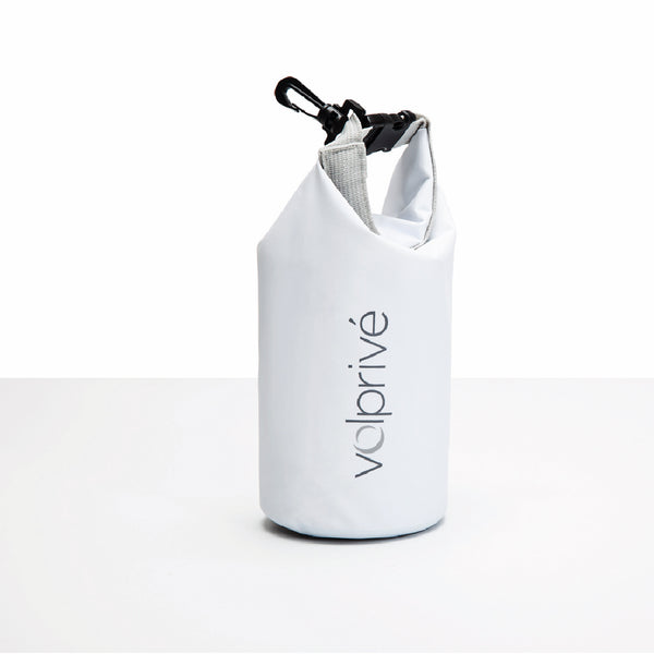 Sac de transport pour oreiller compact de voyage Volprivé blanc 2L sac au sec / Carrying case 2L white dry bag for travel pillow made by Volprivé.