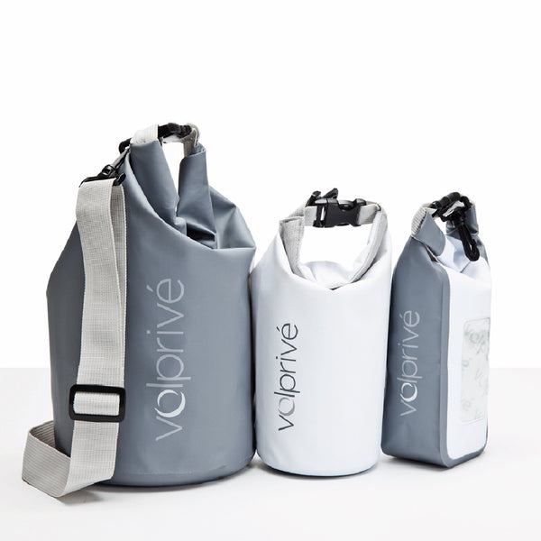 Assortiment de 3 sacs au sec 100% imperméable gris, blanc par Volprivé / Assortment of 3 dry bags 100% waterproof grey, white by Volprivé.