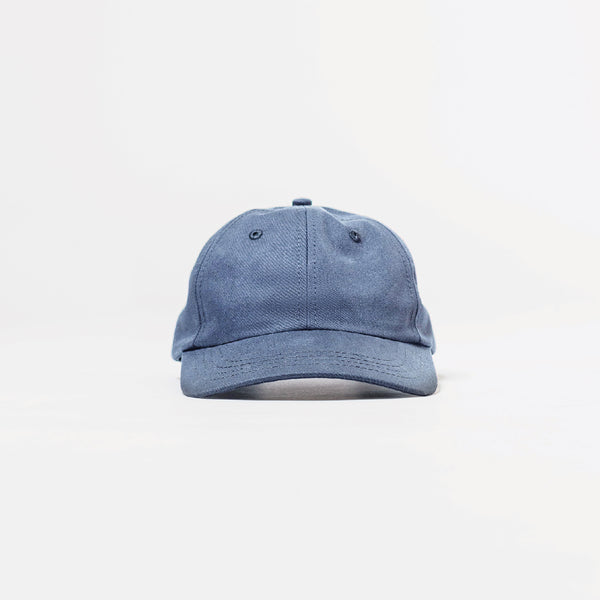 Vue de face casquette unisexe bleuehe 100% coton ajustable / Front view 100% cotton blue cap made in Canada by Volprivé.