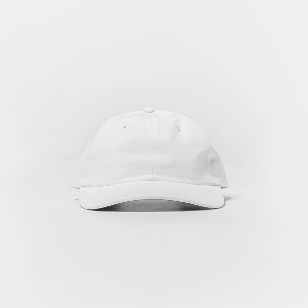 Vue de face casquette unisexe blanche 100% coton ajustable / Front view 100% cotton white cap made in Canada by Volprivé.