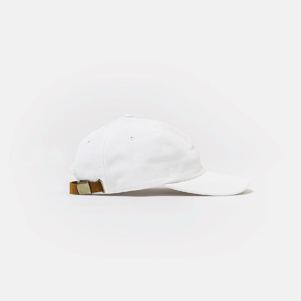 Vue de côté casquette unisexe blanche 100% coton ajustable / Side view 100% cotton white cap made in Canada by Volprivé.