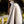 Vue rapprochée d'un châle beige 100% mérinos / Close up view merino wool beige shawl made in Canada by Volprivé.
