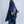 Vue de côté jeune femme portant châle en laine mérinos bleu marine/ Side view of young women wearing a navy blue merino wool shawl made in Canada by Volprivé.