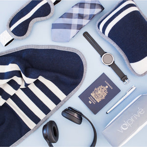Ensemble de voyage haut de gamme bleu marine en laine mérinos / Luxury travel kit navy blue merino wool by Volprivé.