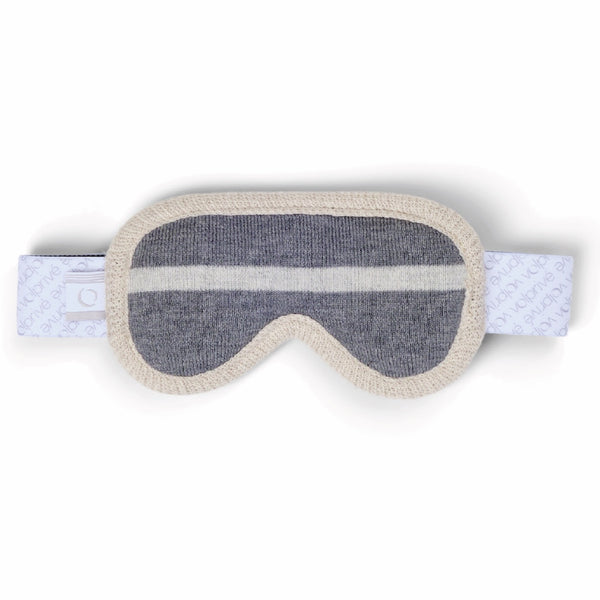 Masque de sommeil gris et beige en forme de lunette de ski laine mérinos / Sleep mask shaped like a ski goggle in merino wool grey and beige made in Canada.
