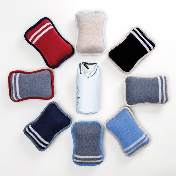 Assortiment d'oreillers compact de voyage en laine mérinos avec sac de voyage 2L blanc / Assortment of compact travel pillows in merino wool with 2L white travel bag made by Volprivé.