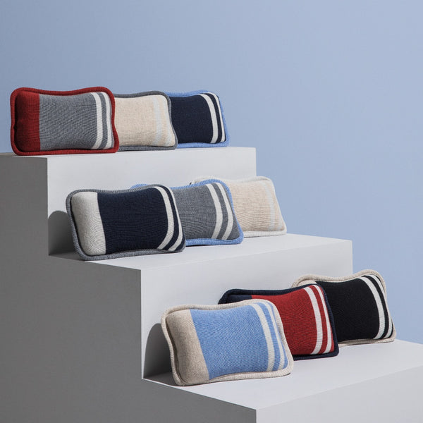 Assortiment d'oreillers compact de voyage en laine mérinos / Assortment of compact travel pillows in merino wool made by Volprivé.