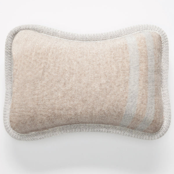 Oreiller compact de cou et de voyage beige / Compact travel pillow beige by Volprivé.