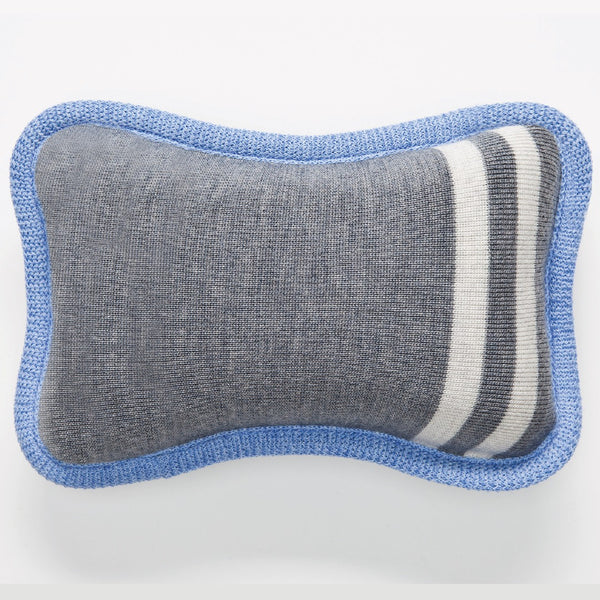 Oreiller compact de cou et de voyage gris et bleu pâle / Compact travel pillow grey and light blue by Volprivé.