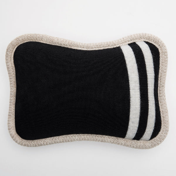 Oreiller compact de voyage et de détente housse laine mérinos noir / Compact lounging travel pillow with merino wool cover black made by Volprivé.