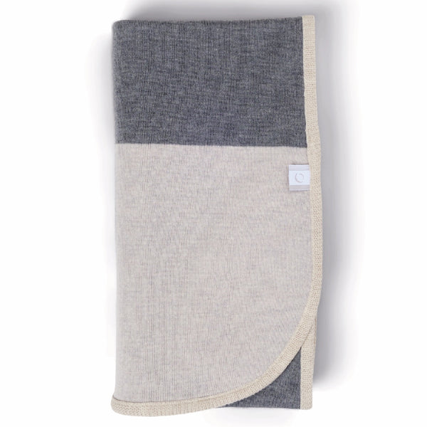 Couverture grise en laine de mérinos grey merino wool blanket made in Canada by Volprivé