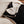 Gros plan jeté noir en laine de mérinos sur lit / Close up of a black merino wool throw on bed made in Canada by Volprivé.